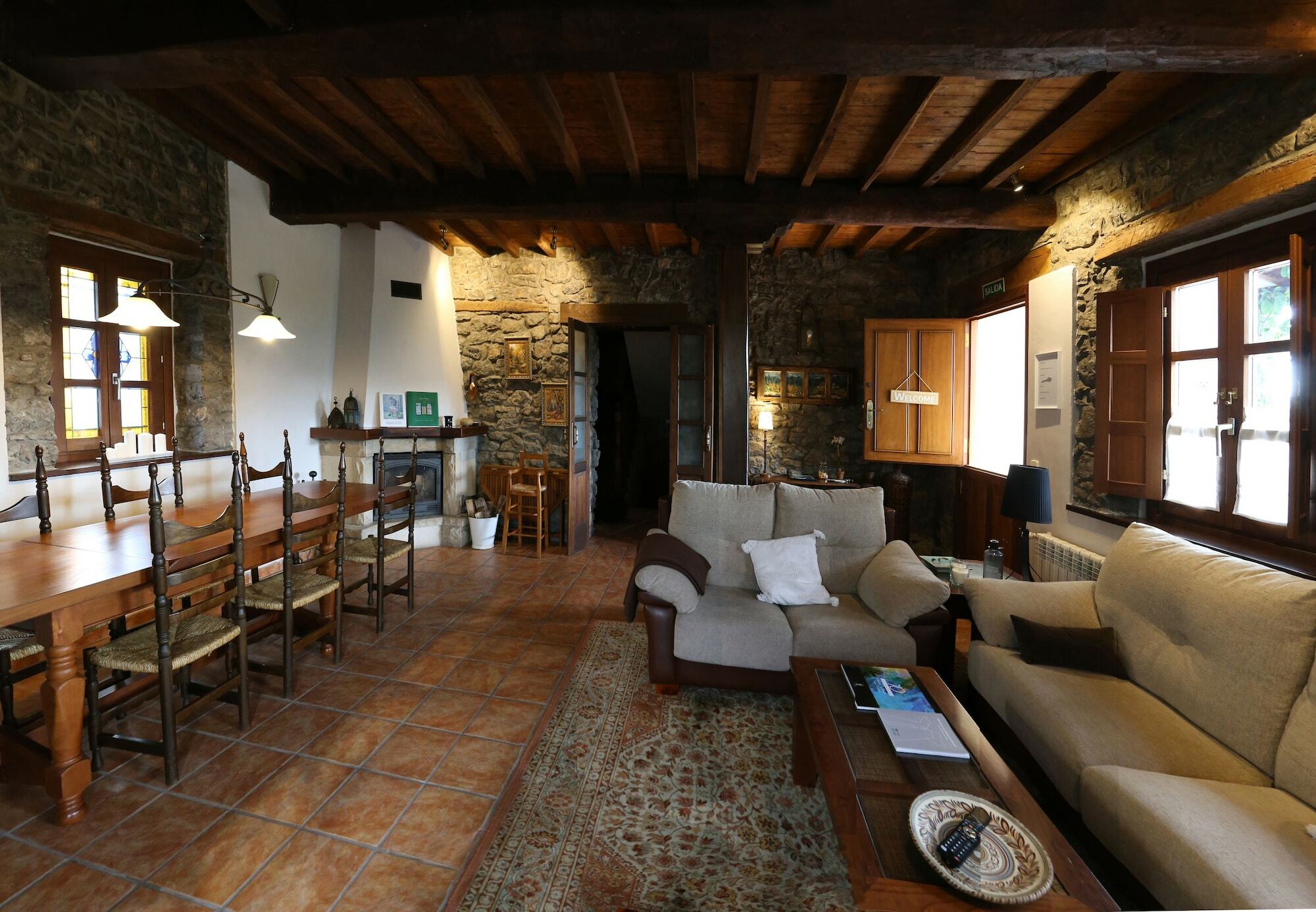 Casa De Aldea La Pumariega Hotel Caces ภายนอก รูปภาพ